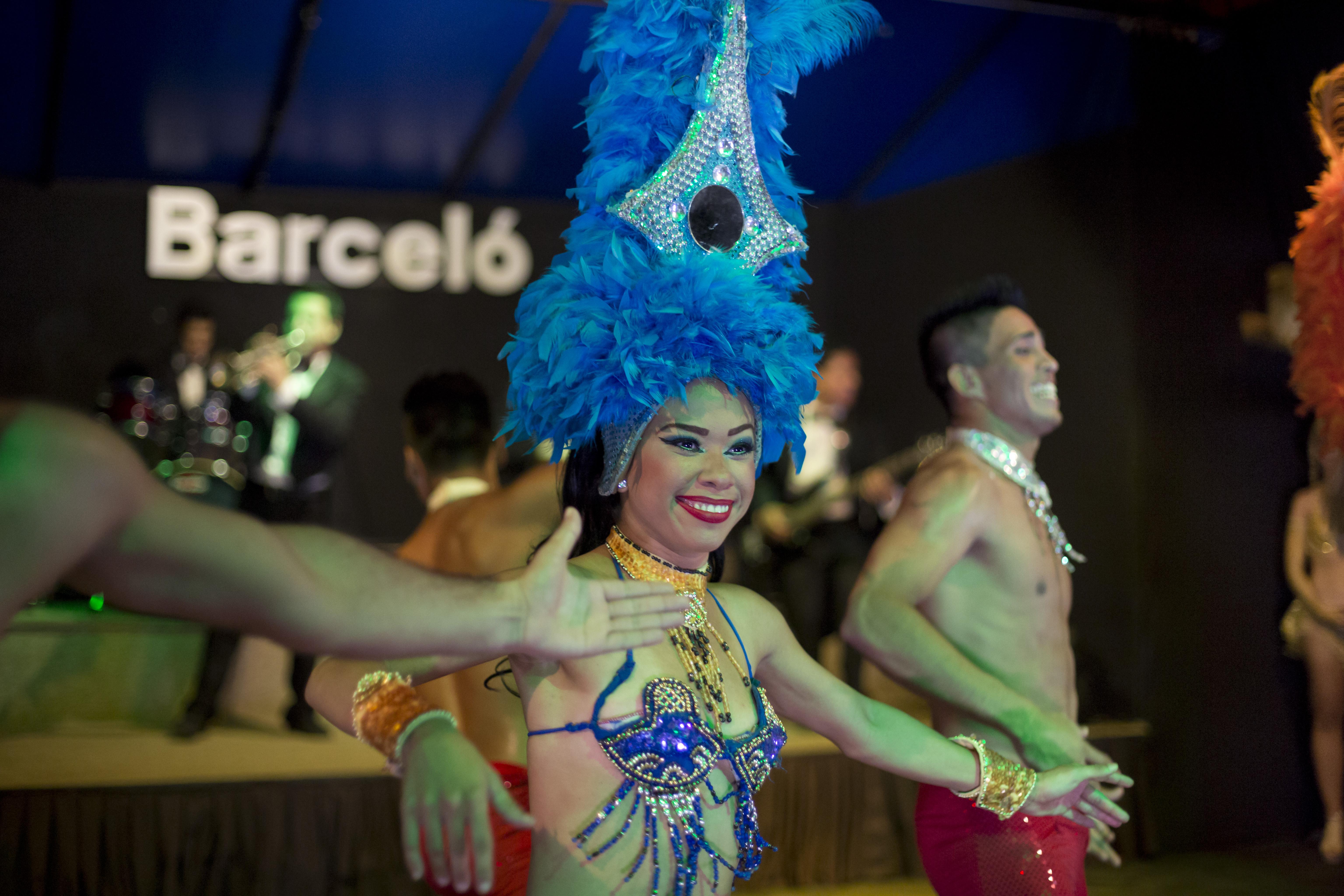 فندق بارسيلو كارمينا - شامل الكل مانزانيلو المظهر الخارجي الصورة Samba dancers at the 2015 World Cup